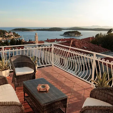 Tanya-apartments And Pensionat Hvar Town