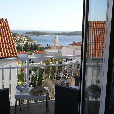 Tanya-apartments And Pensionat 3*