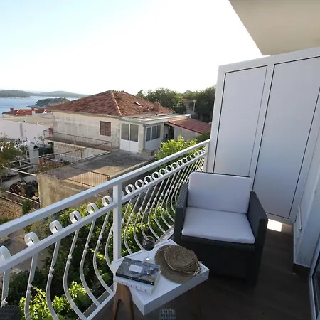 Pensionat Tanya-apartments And