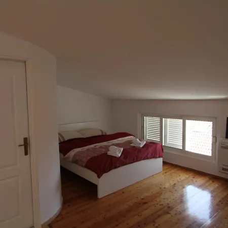 Tanya-apartments And 3* Hvar Town