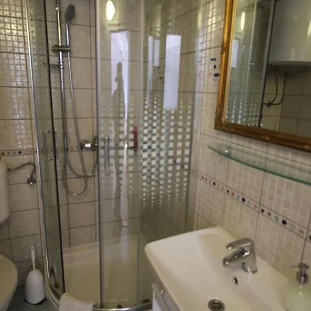 Pensionat Tanya-apartments And 3*