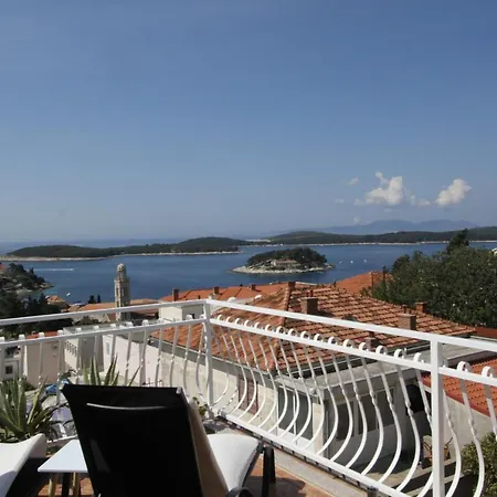 Tanya-apartments And 3* Hvar Town