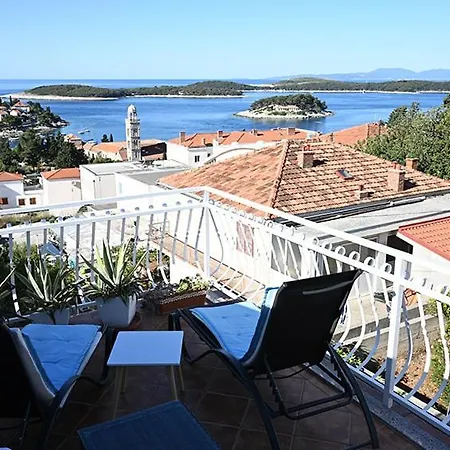 Tanya-apartments And Pensionat 3*