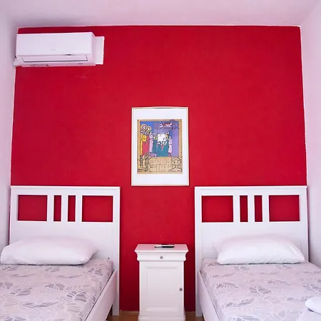 Pensionat Tanya-apartments And