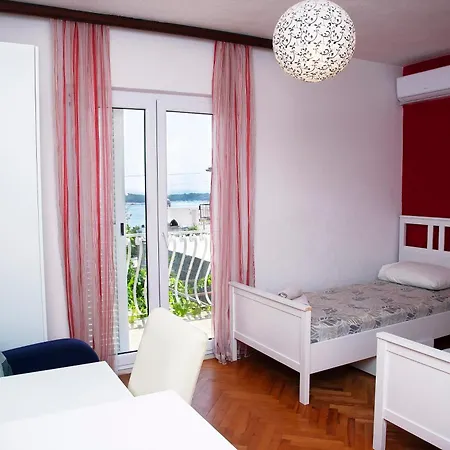 Tanya-apartments And Pensionat 3*