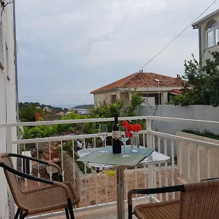 Tanya-apartments And Pensionat