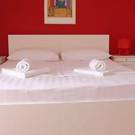 Pensionat Tanya-apartments And Hvar Town