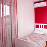 Πανσιόν Tanya-apartments And 3*