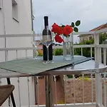 Tanya-apartments And Maison d'hôtes 3*