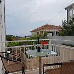 Tanya-apartments And Πανσιόν