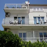 Πανσιόν Tanya-apartments And Χβαρ