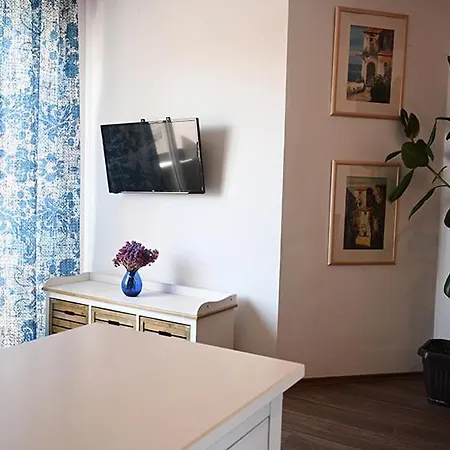 Tanya-apartments And Maison d'hôtes 3*