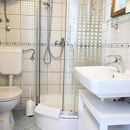 Tanya-apartments And 3* חוואר