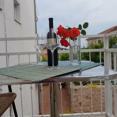 Tanya-apartments And Guest house 3*