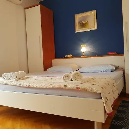 Tanya-apartments And 3* Hvar Town