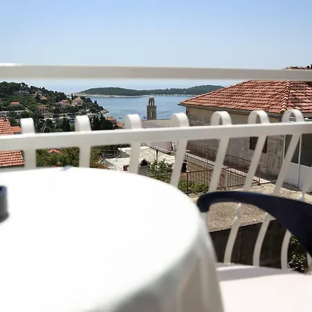 Πανσιόν Tanya-apartments And 3*