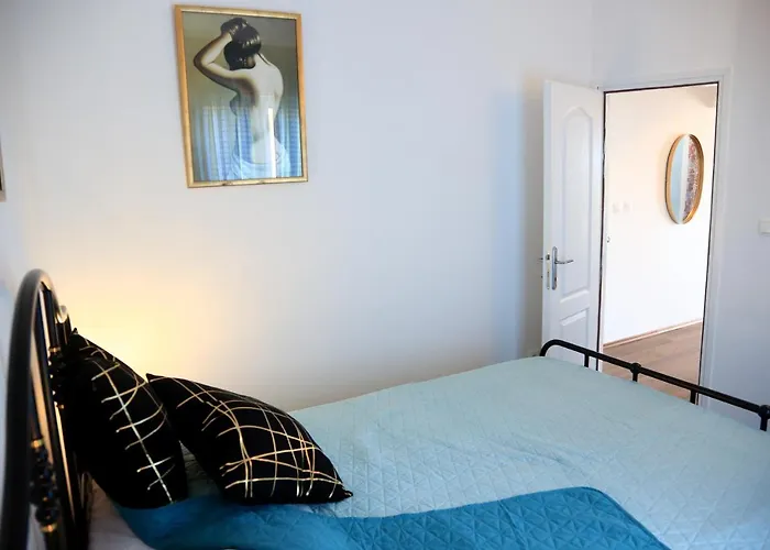 Pensionat Tanya-apartments And