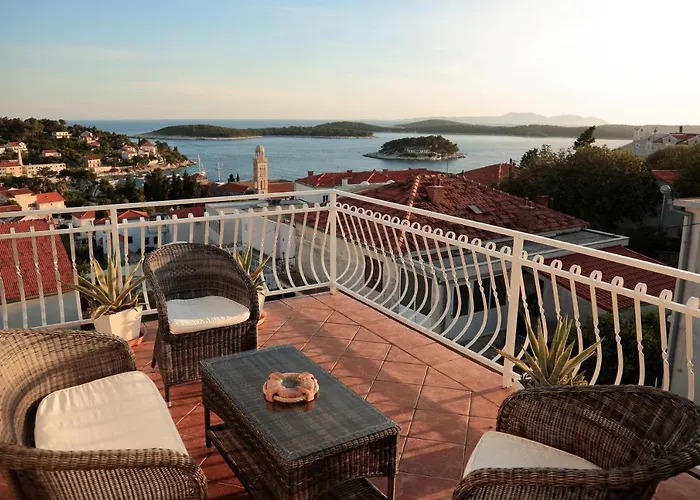 Tanya-apartments And Pensionat Hvar Town