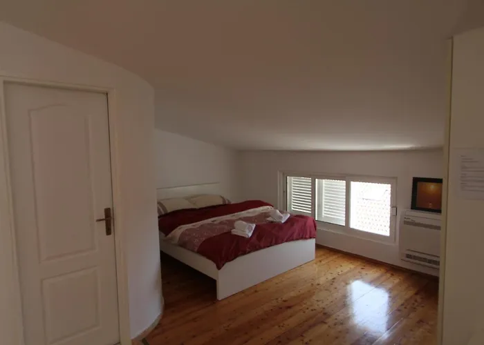 Tanya-apartments And 3* Hvar Town