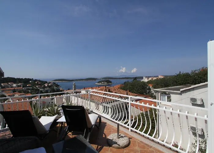 Tanya-apartments And Gasthof 3*