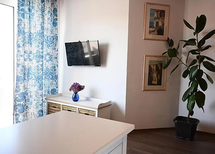 Tanya-apartments And Gasthof 3*