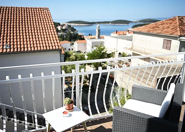 Tanya-apartments And Hvar Town