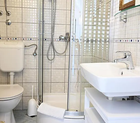 Tanya-apartments And 3* Hvar Town