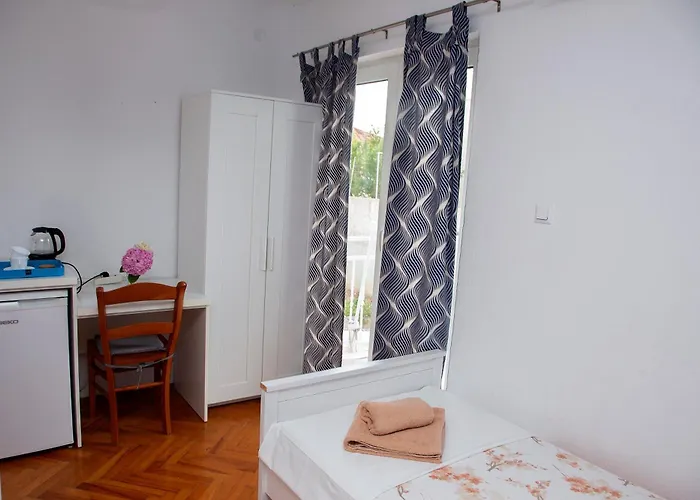 Tanya-apartments And 3* Hvar Town