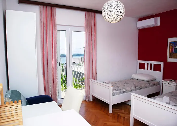 Tanya-apartments And Gæstehus 3*