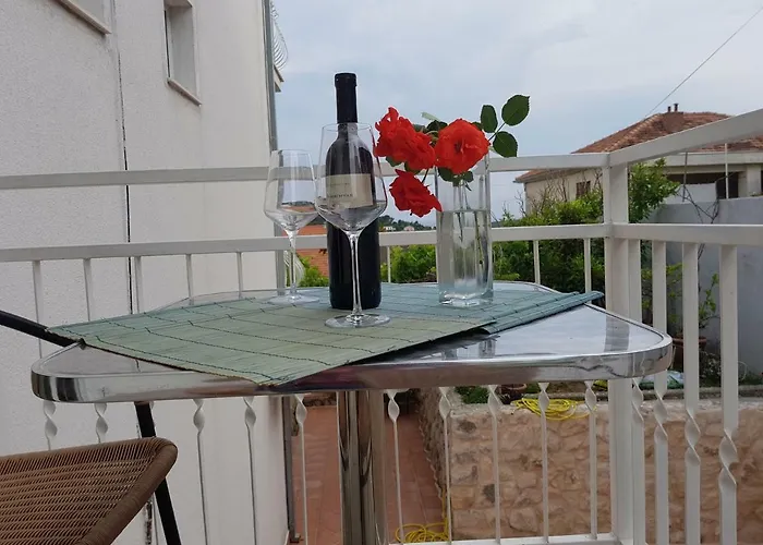 Tanya-apartments And Gasthof 3*