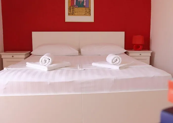 Gasthof Tanya-apartments And Hvar Town