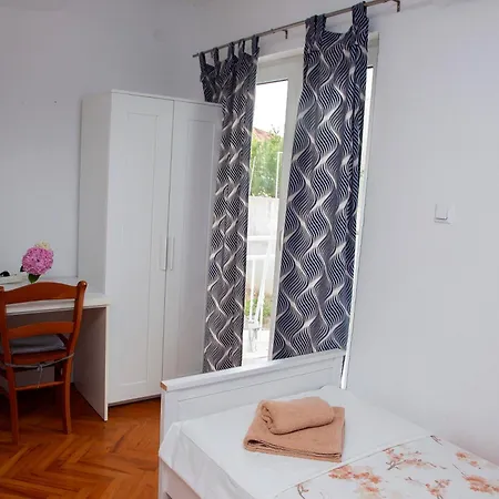 Tanya-apartments And 3* Hvar Town