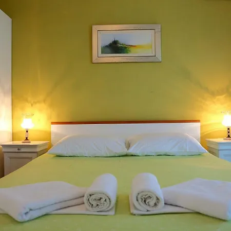 Guest house Tanya-apartments And Hvar Town