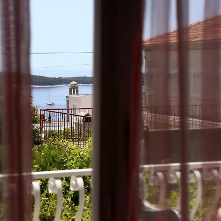 Guest house Tanya-apartments And Hvar Town