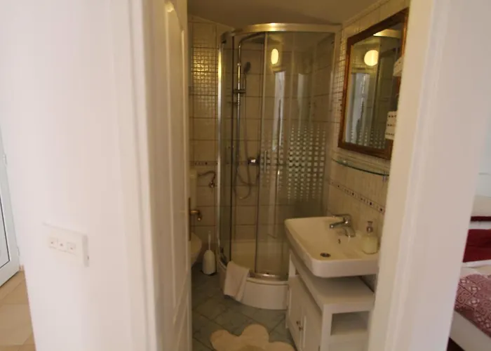 Tanya-apartments And 3* Hvar Town