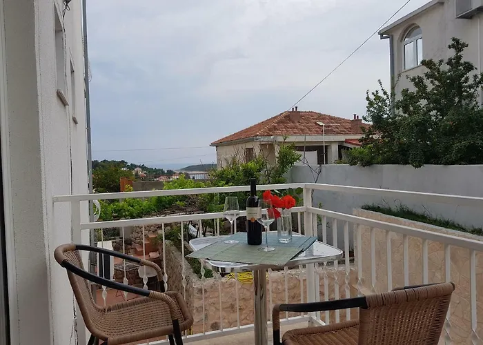 Tanya-apartments And Vendégház