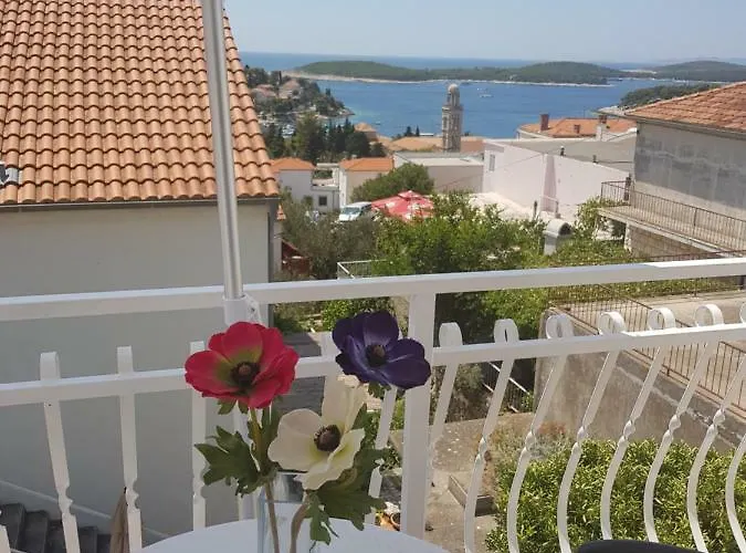Tanya-apartments And 3* Hvar Town