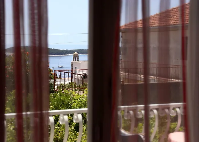 Πανσιόν Tanya-apartments And Χβαρ